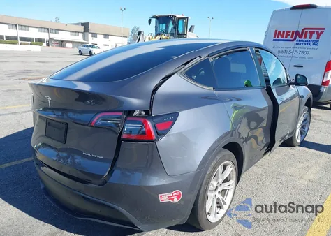 2023 Tesla Model Y Awd/Long Range Dual Motor All-Wheel Drive z USA, uszkodzony, nr VIN 7SAYGDEE7PF905148